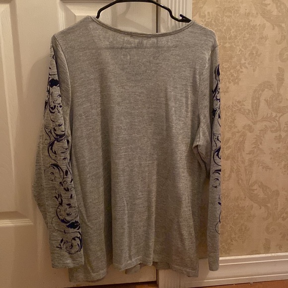 Dress Barn Women’s 2X Grey Blouse - Picture 5 of 7